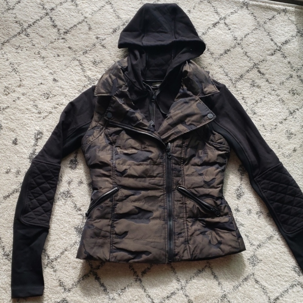 Blanc noir sweatshirt and vest